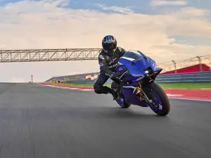 Yamaha introduces R9 triple sports bike